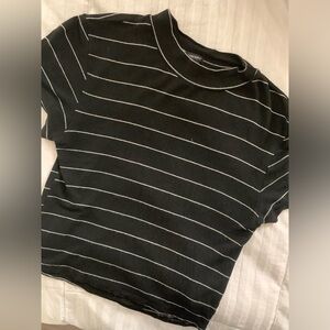 Black cropped shirt with white stripes